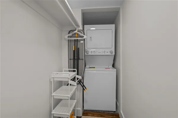 $3,500 | 8 Cross Street, Unit 1, Newport, RI 02840