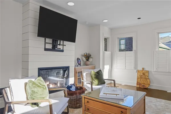 $3,500 | 8 Cross Street, Unit 1, Newport, RI 02840