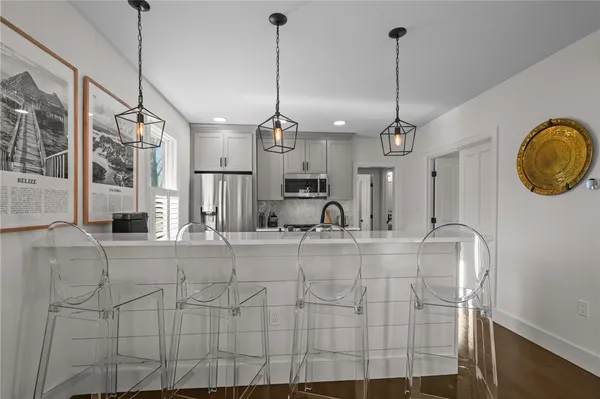 $3,500 | 8 Cross Street, Unit 1, Newport, RI 02840