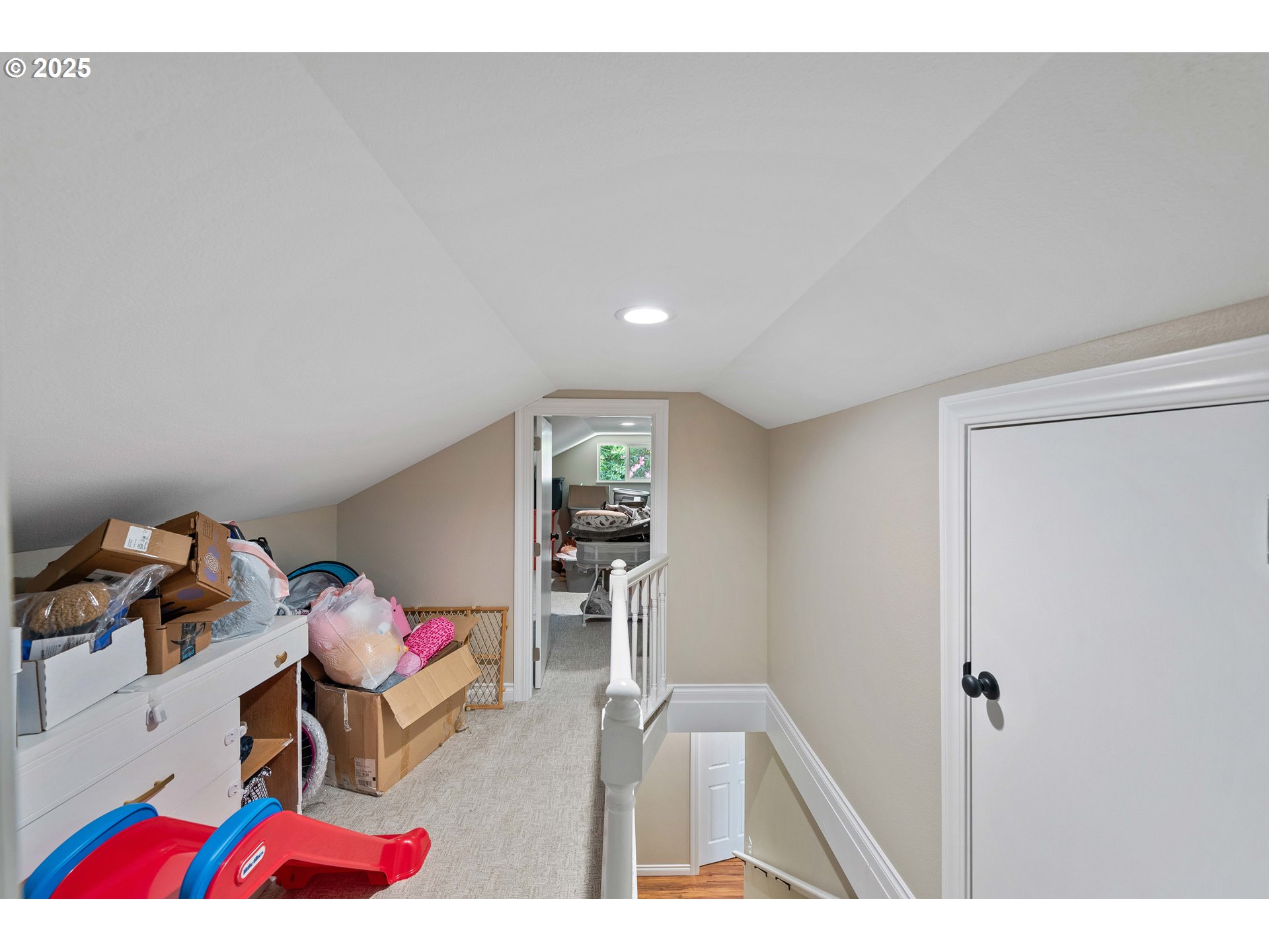 831 South 11th Street Coos Bay, OR 97420 - Photo 18 of 28 Staircase