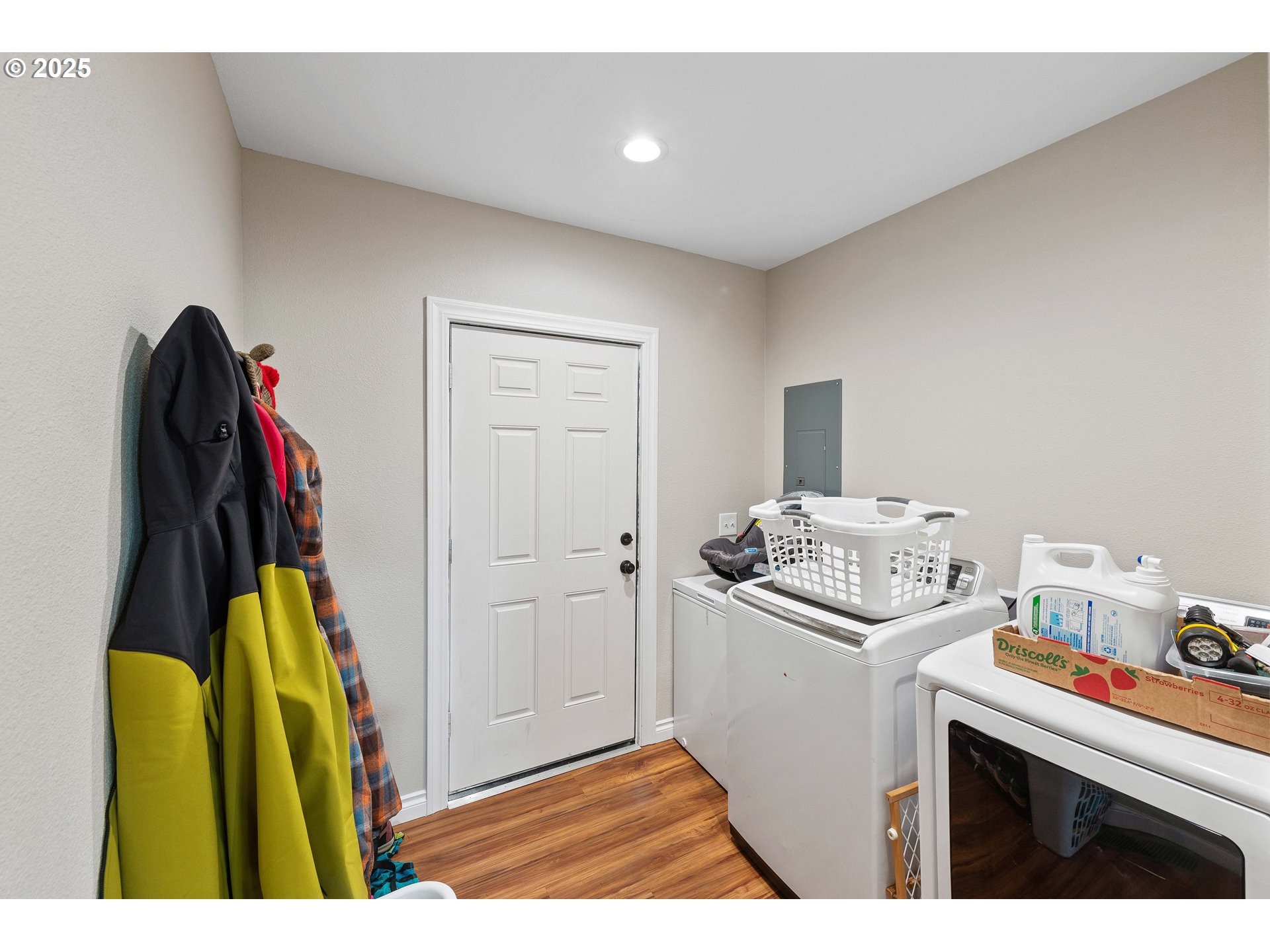 831 South 11th Street Coos Bay, OR 97420 - Photo 25 of 28 Laundry