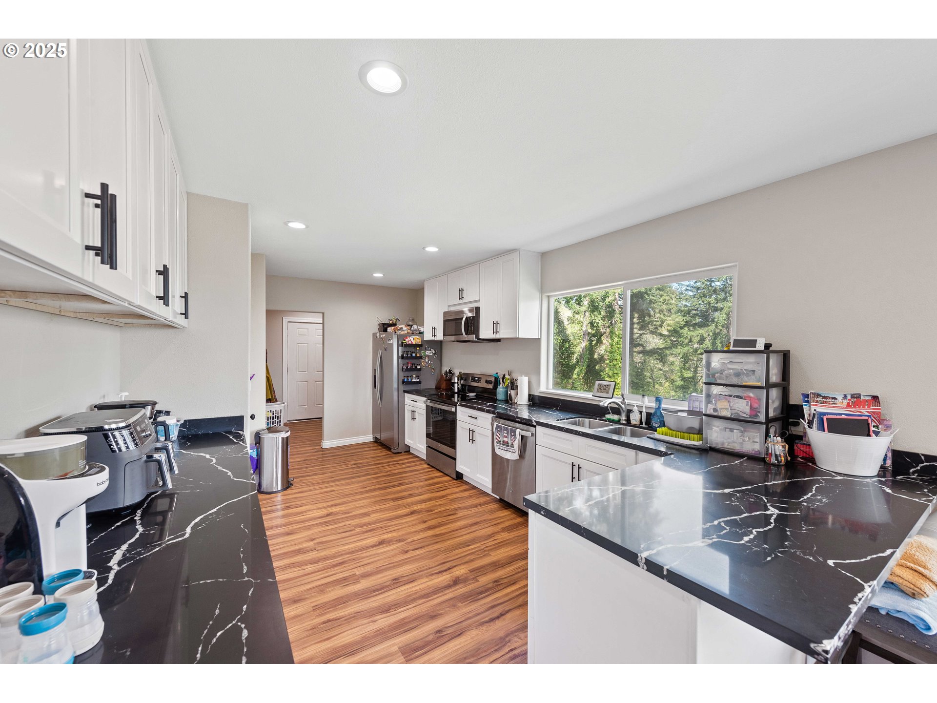 831 South 11th Street Coos Bay, OR 97420 - Photo 8 of 28 Kitchen