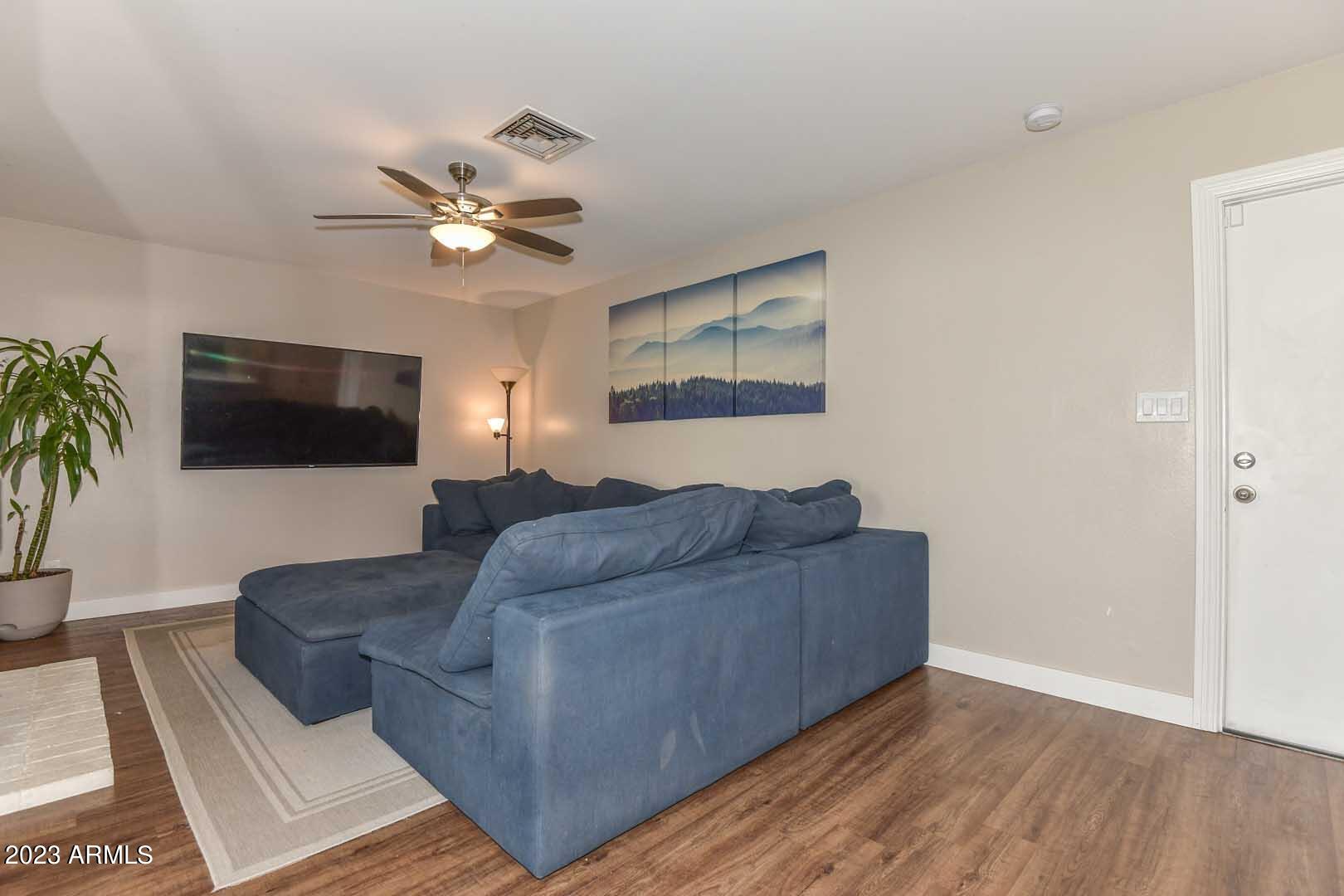 2434 West Kathleen Road Phoenix, AZ 85023 - Photo 11 of 31 Family Room2