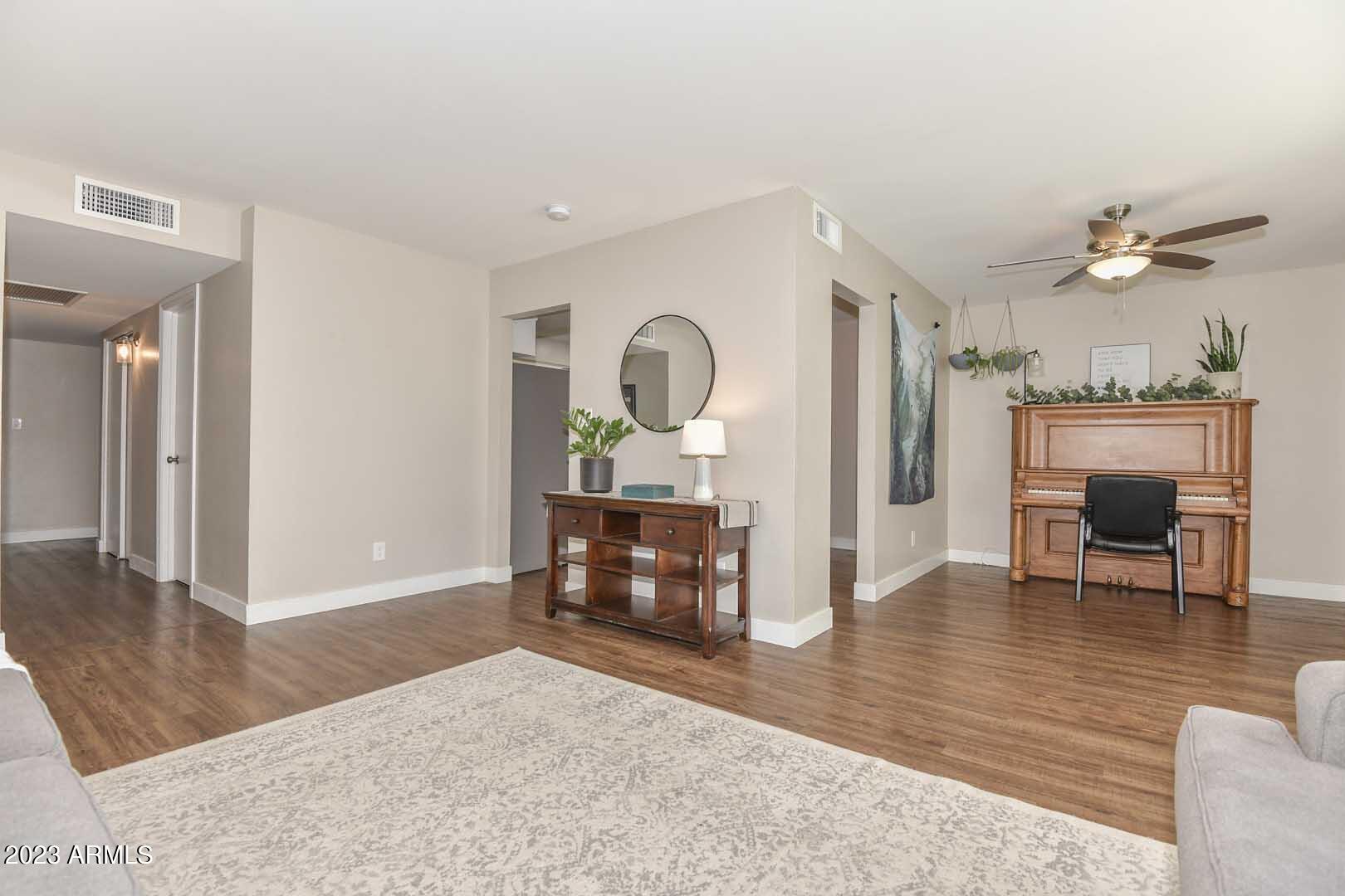 2434 West Kathleen Road Phoenix, AZ 85023 - Photo 14 of 31 Living Room-Dining Room