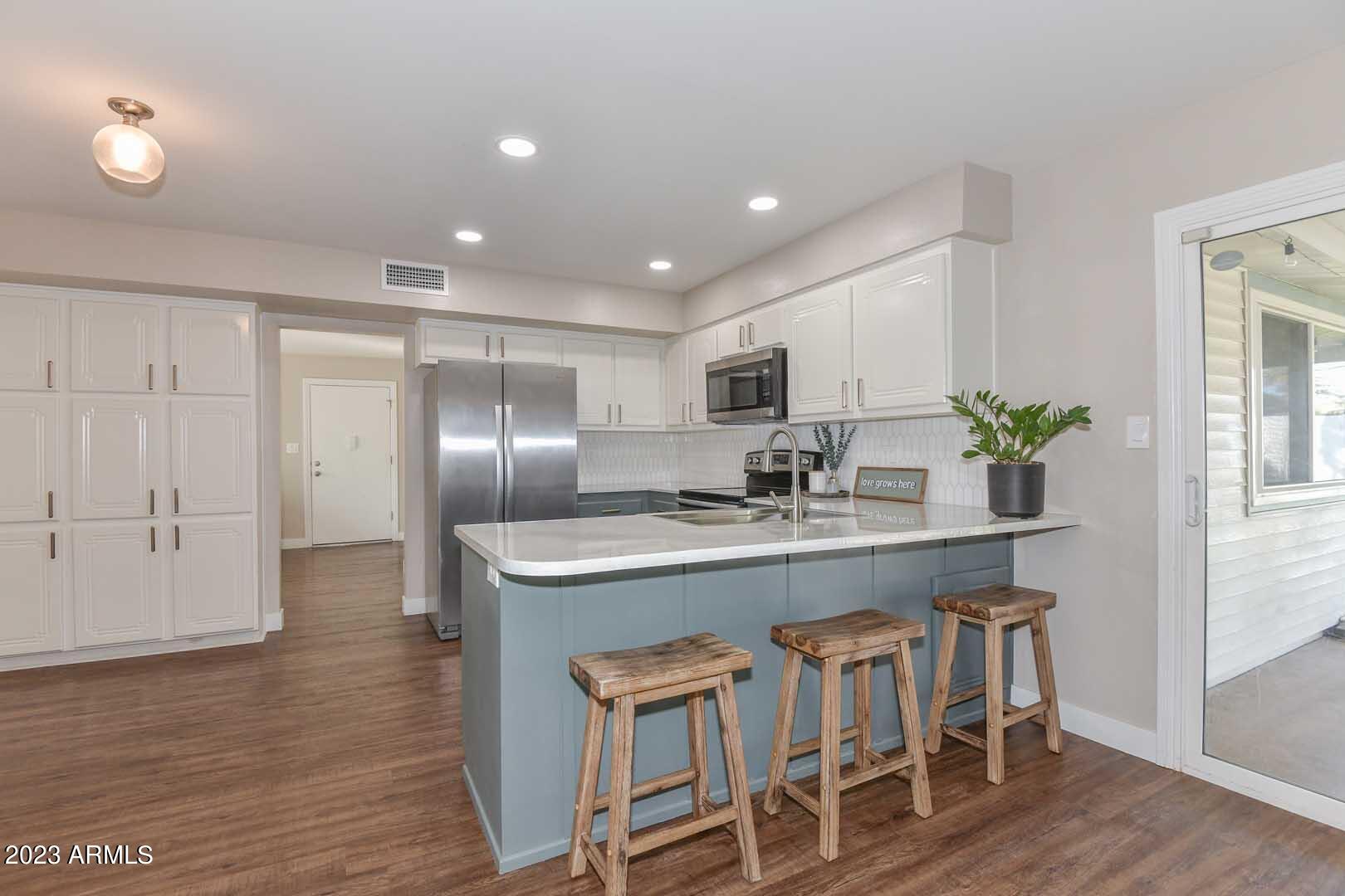 2434 West Kathleen Road Phoenix, AZ 85023 - Photo 5 of 31 Kitchen2