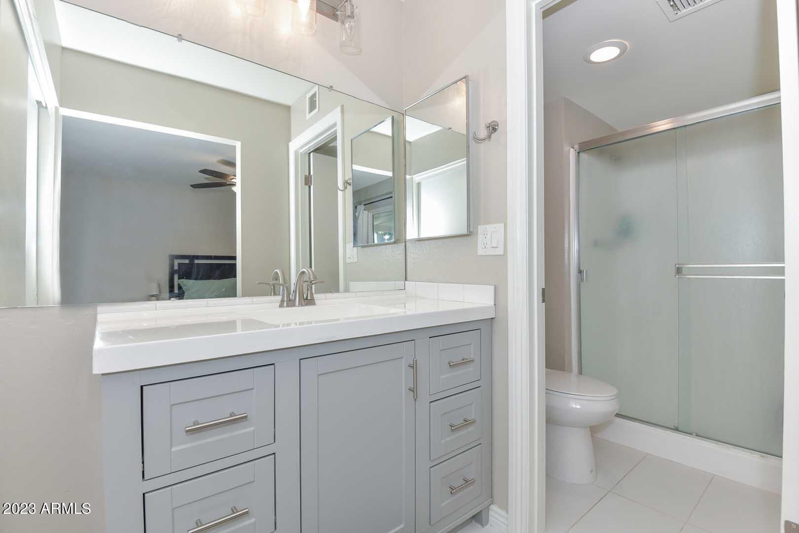 2434 West Kathleen Road Phoenix, AZ 85023 - Photo 6 of 31 Master Bath