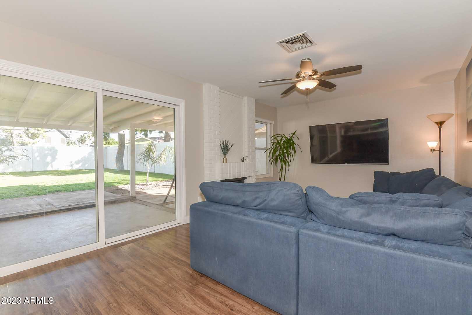 2434 West Kathleen Road Phoenix, AZ 85023 - Photo 9 of 31 Family Room