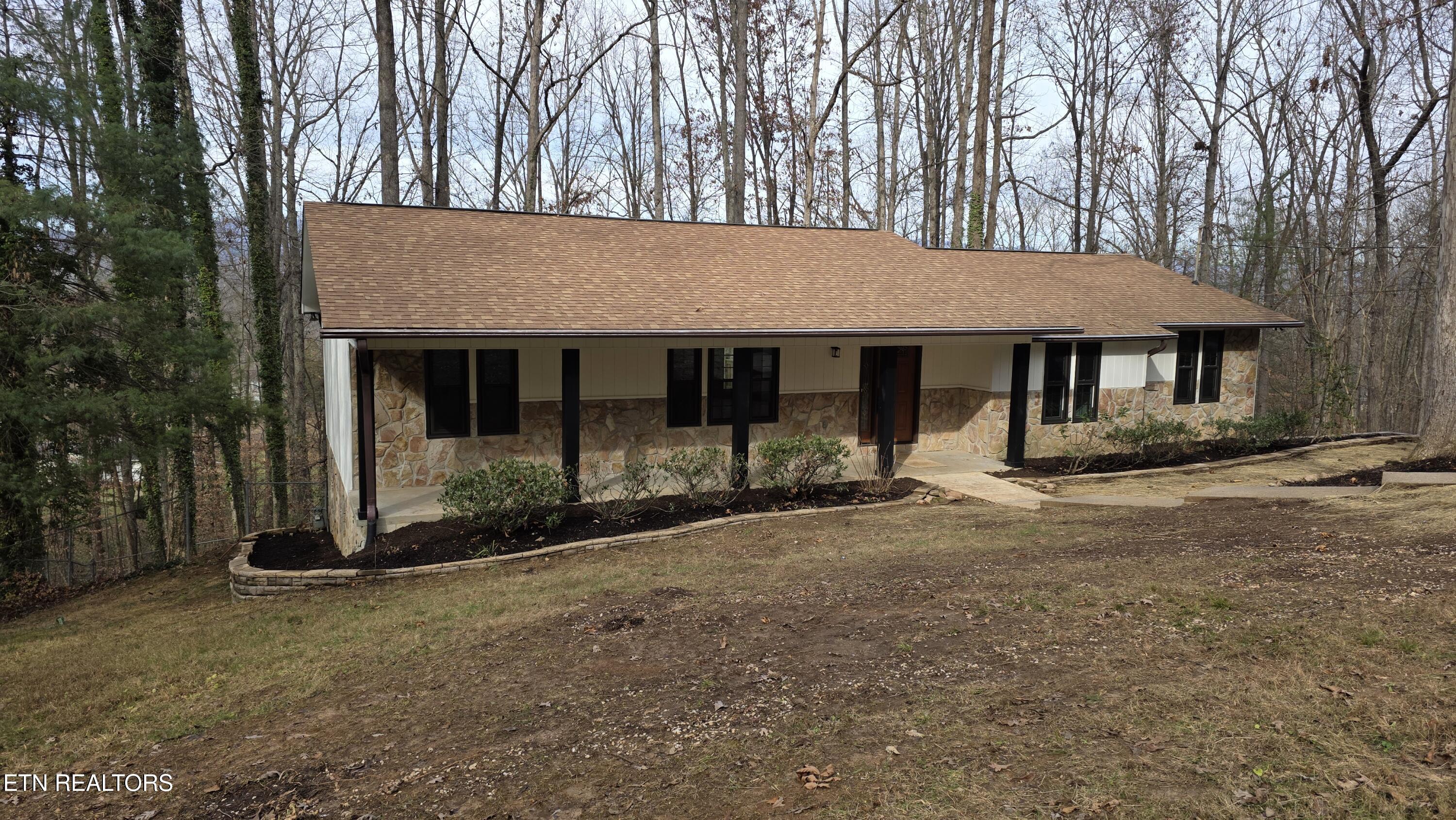 1135 West Outer Drive Oak Ridge, TN 37830 - Photo 4 of 60 1000007221