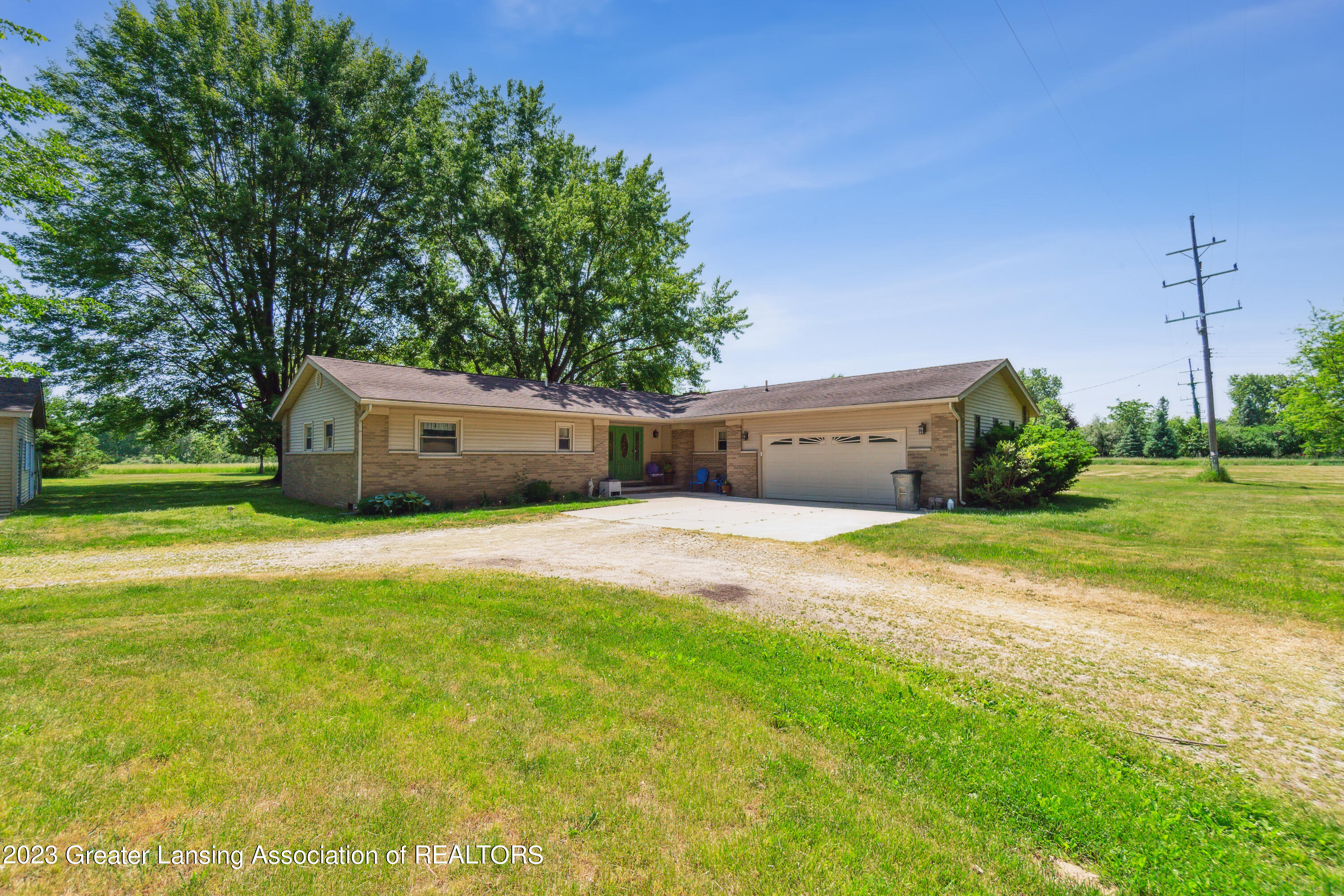 7861 Pingree Road Pinckney, MI 48169 - Photo 1 of 43 Front of home