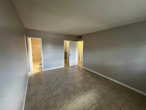 $1,850 | 2020 Northeast 56th Street, Unit 208, Fort Lauderdale, FL 33308