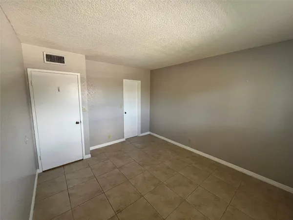 $1,850 | 2020 Northeast 56th Street, Unit 208, Fort Lauderdale, FL 33308