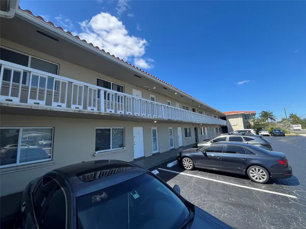 $1,850 | 2020 Northeast 56th Street, Unit 208, Fort Lauderdale, FL 33308