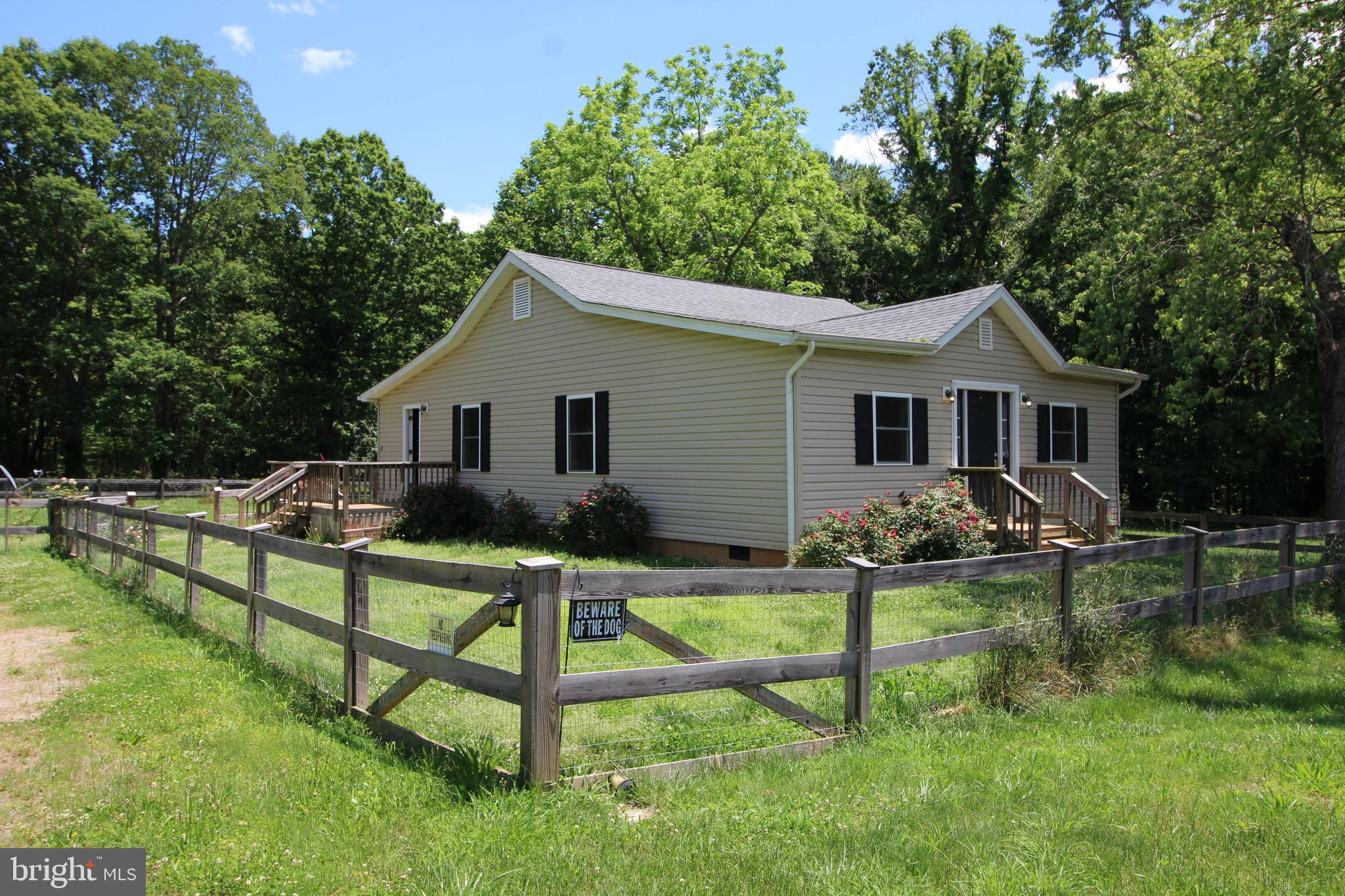 Beautiful rambler in serene rural setting
