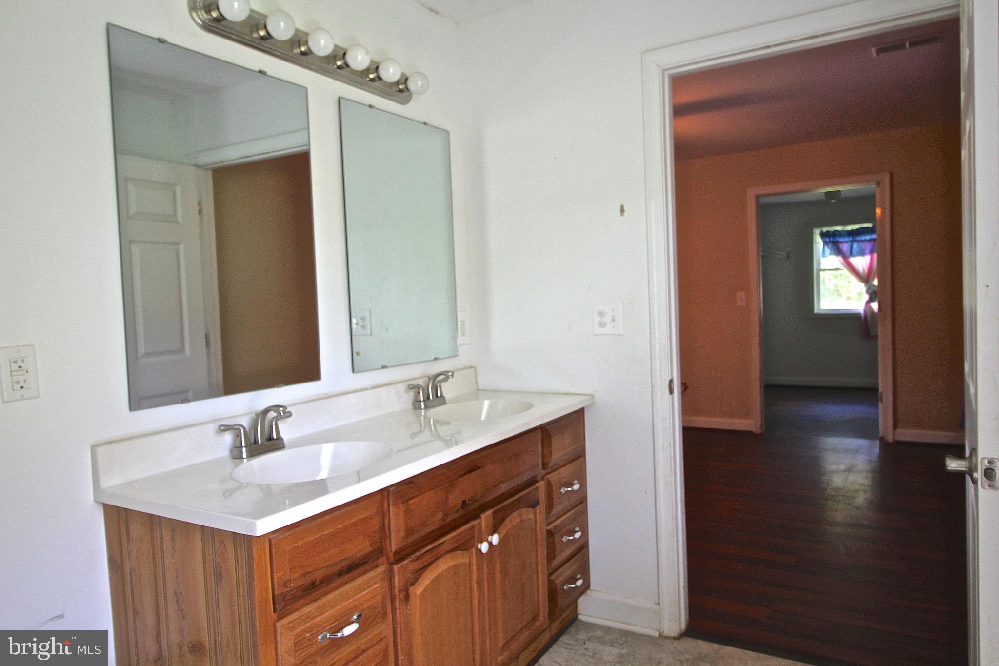 323 Goodwin Store Road Louisa, VA 23093 - Photo 7 of 15 Master bathroom suite