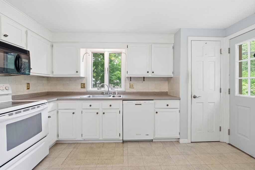 45 Glendale Road Northampton, MA 01062 - Photo 6 of 34