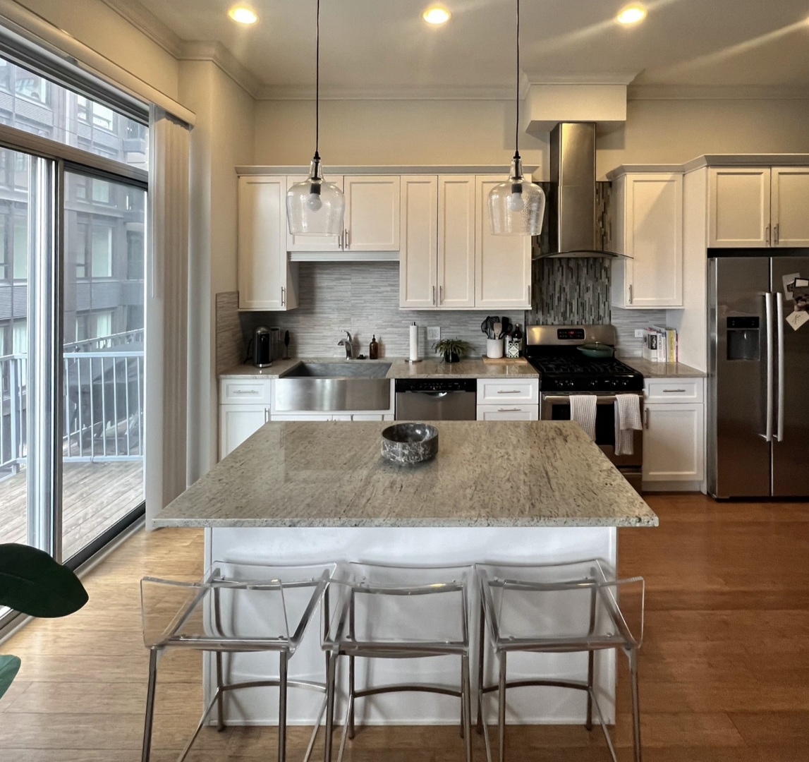 3 North Aberdeen Street, Unit 401 Chicago, IL 60607 - Photo 3 of 6