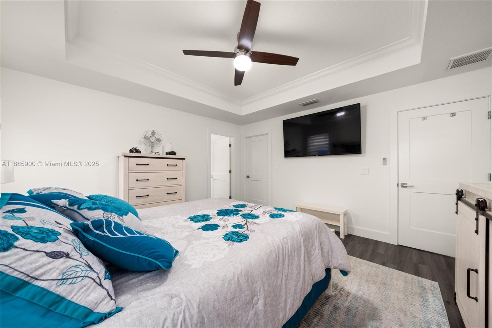 5810 Columbus Boulevard Sebring, FL 33872 - Photo 15 of 49 a bedroom with a bed a flat tv screen and a dresser