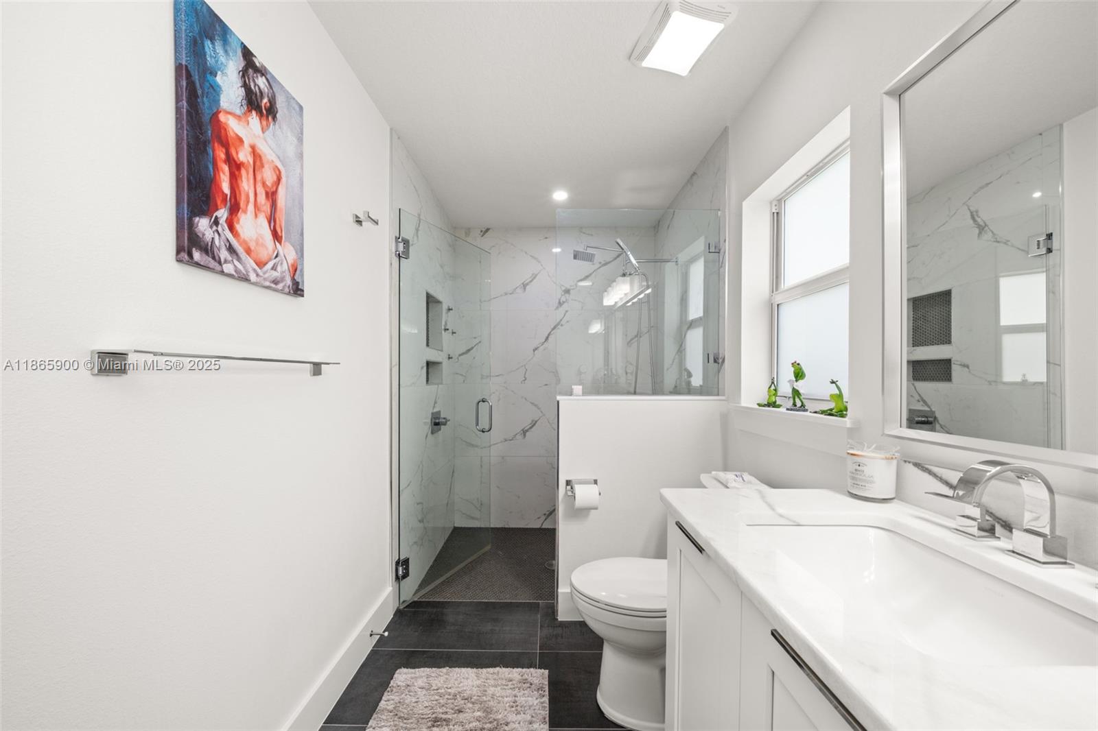 5810 Columbus Boulevard Sebring, FL 33872 - Photo 19 of 49 a bathroom with a sink a toilet and shower