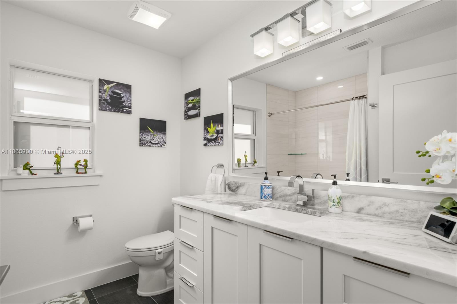 5810 Columbus Boulevard Sebring, FL 33872 - Photo 25 of 49 a bathroom with double vanity a toilet a and a sink