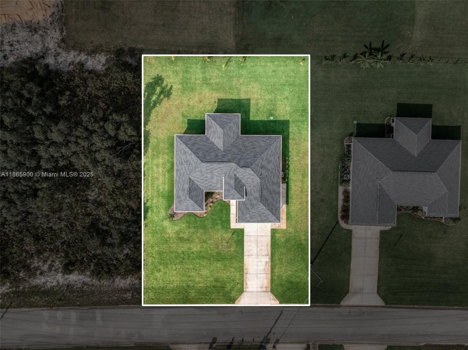 5810 Columbus Boulevard Sebring, FL 33872 - Photo 45 of 49 an aerial view of a house with garden