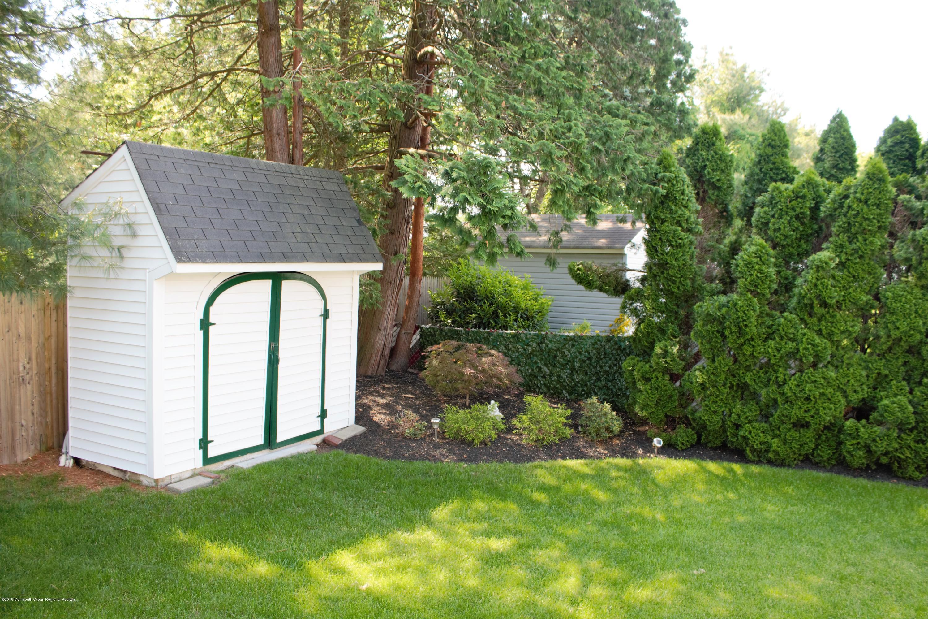 263 E Road Belford, NJ 07718 - Photo 13 of 24 IMG_1731 (2)