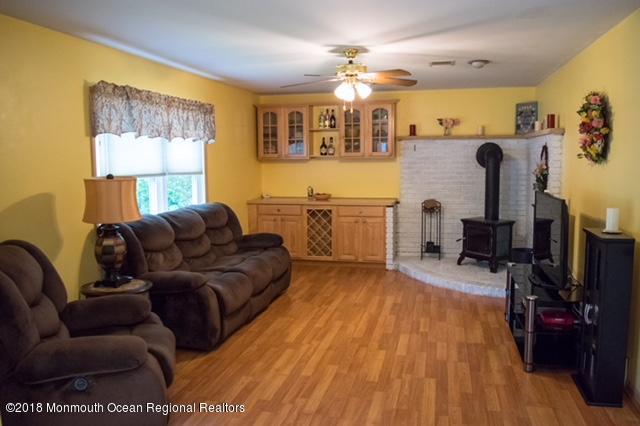 263 E Road Belford, NJ 07718 - Photo 14 of 24 IMG_3558