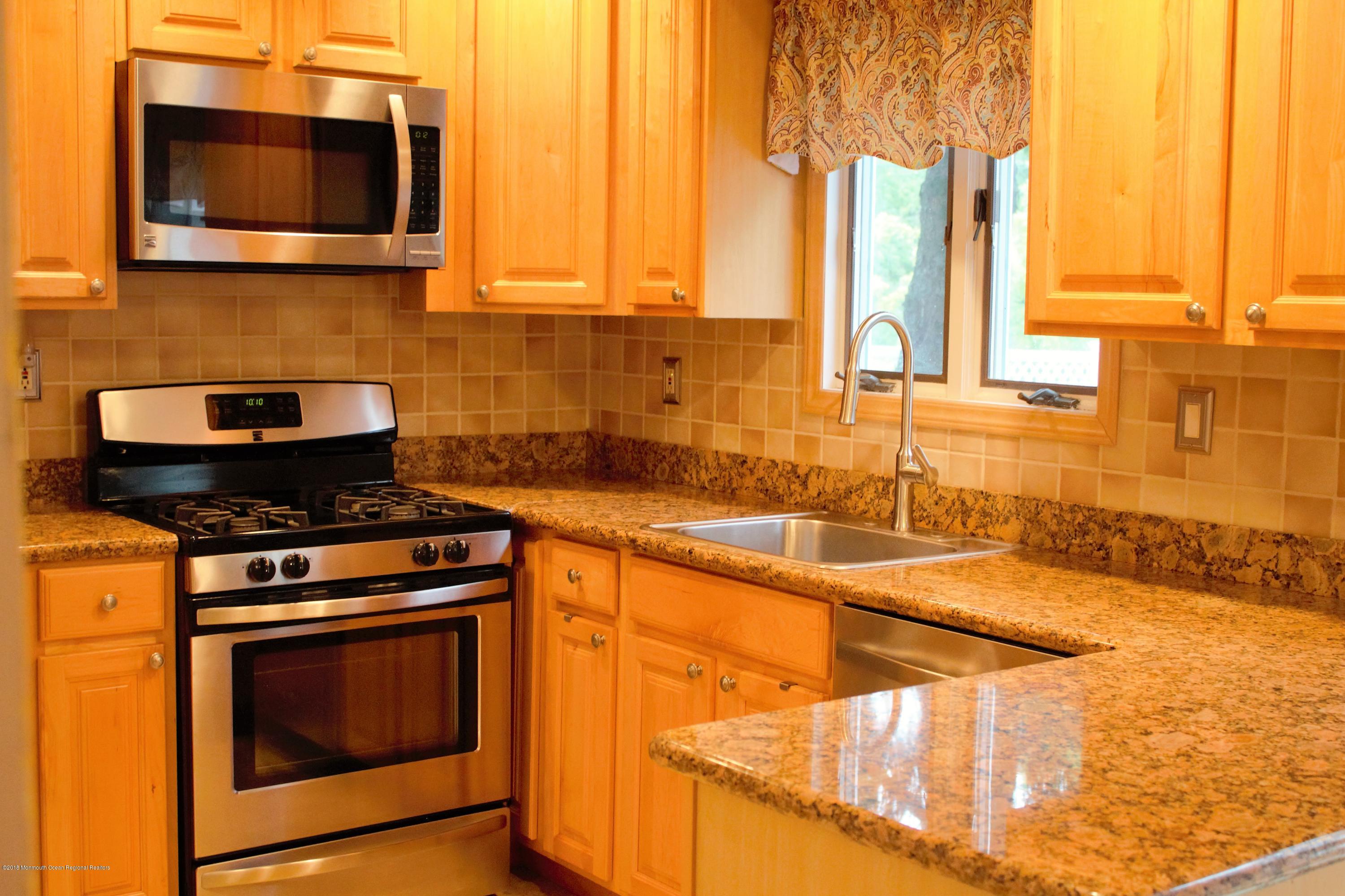 263 E Road Belford, NJ 07718 - Photo 17 of 24 IMG_1791 (2)