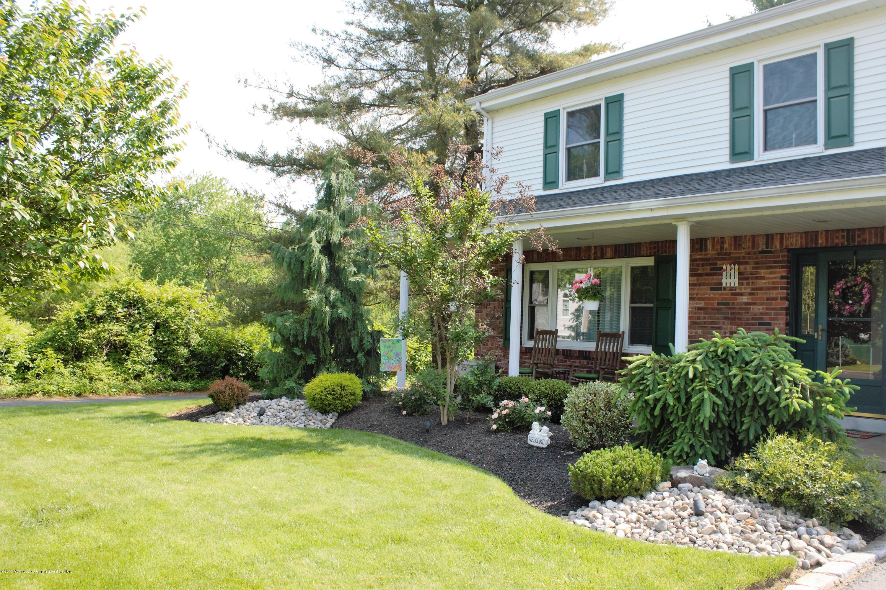 263 E Road Belford, NJ 07718 - Photo 2 of 24 IMG_1717 (3)