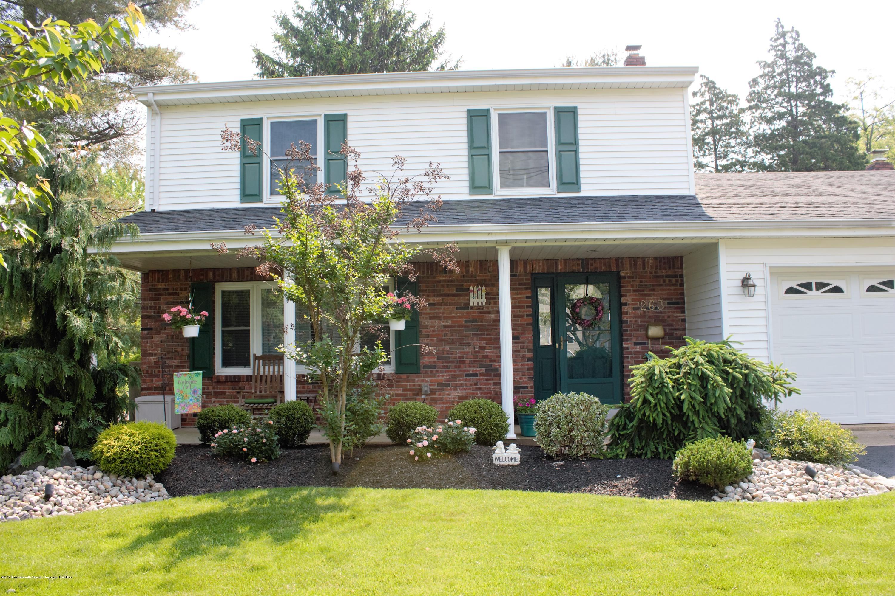 263 E Road Belford, NJ 07718 - Photo 3 of 24 IMG_1752 (2)