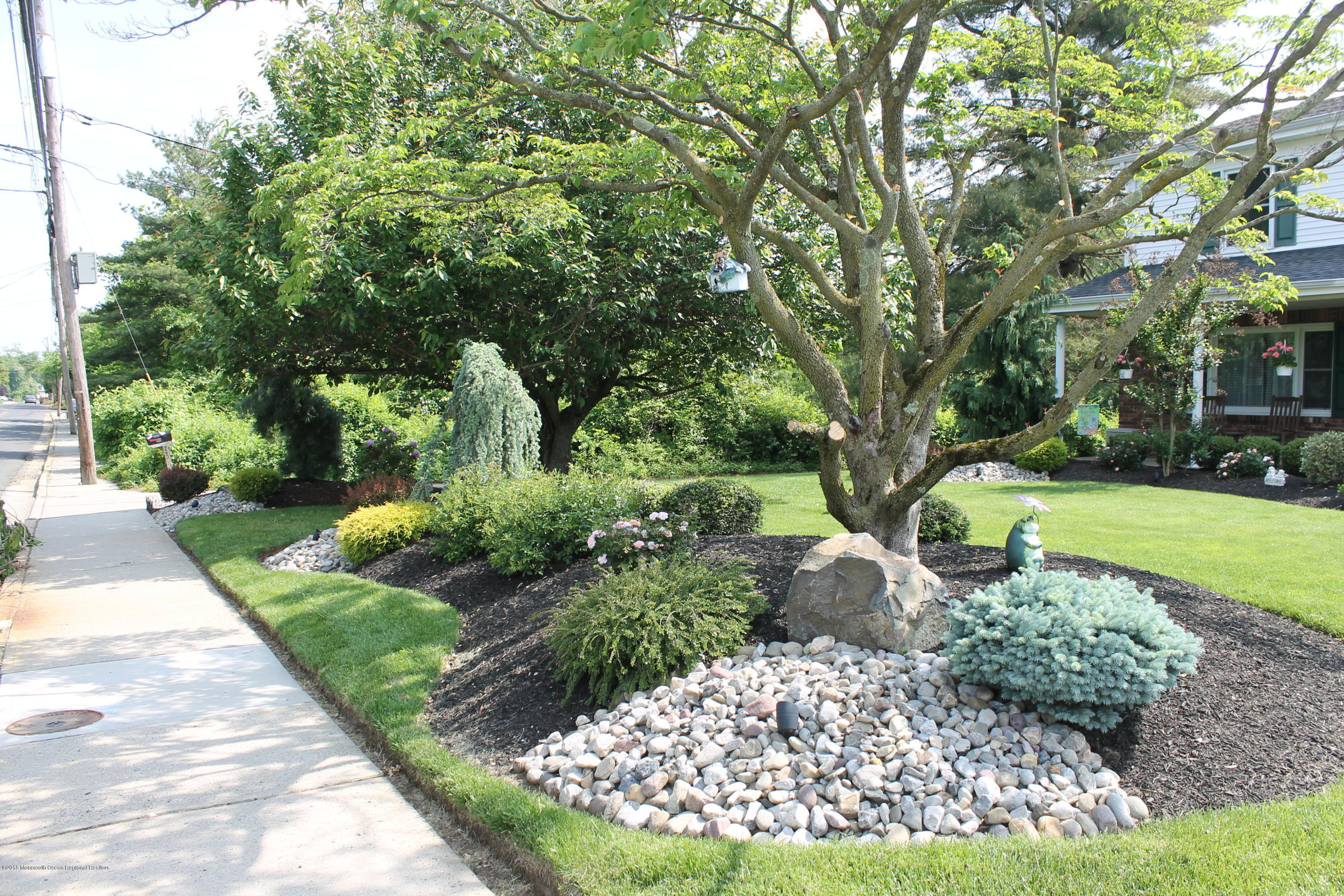 263 E Road Belford, NJ 07718 - Photo 4 of 24 IMG_1765