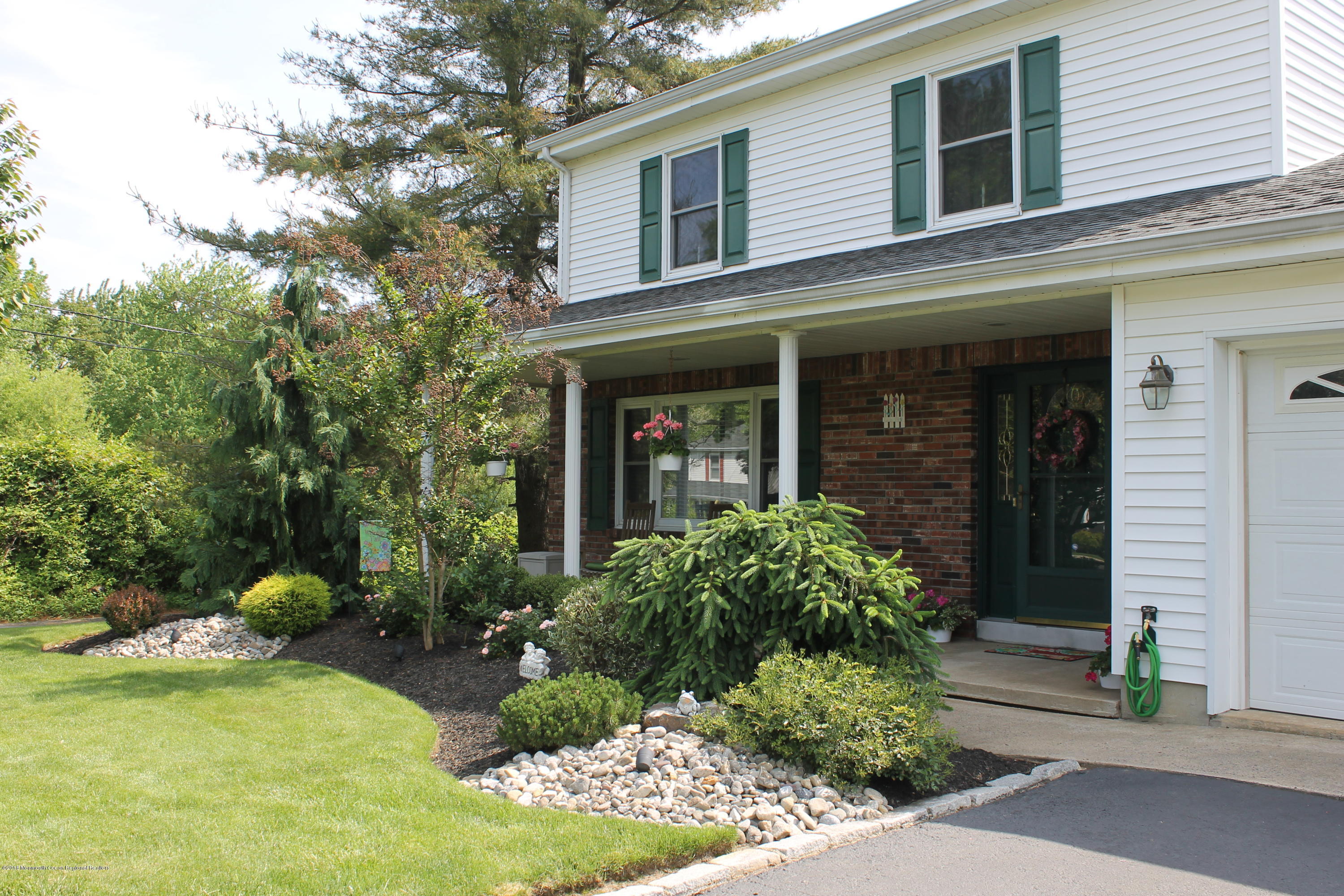 263 E Road Belford, NJ 07718 - Photo 5 of 24 IMG_1770