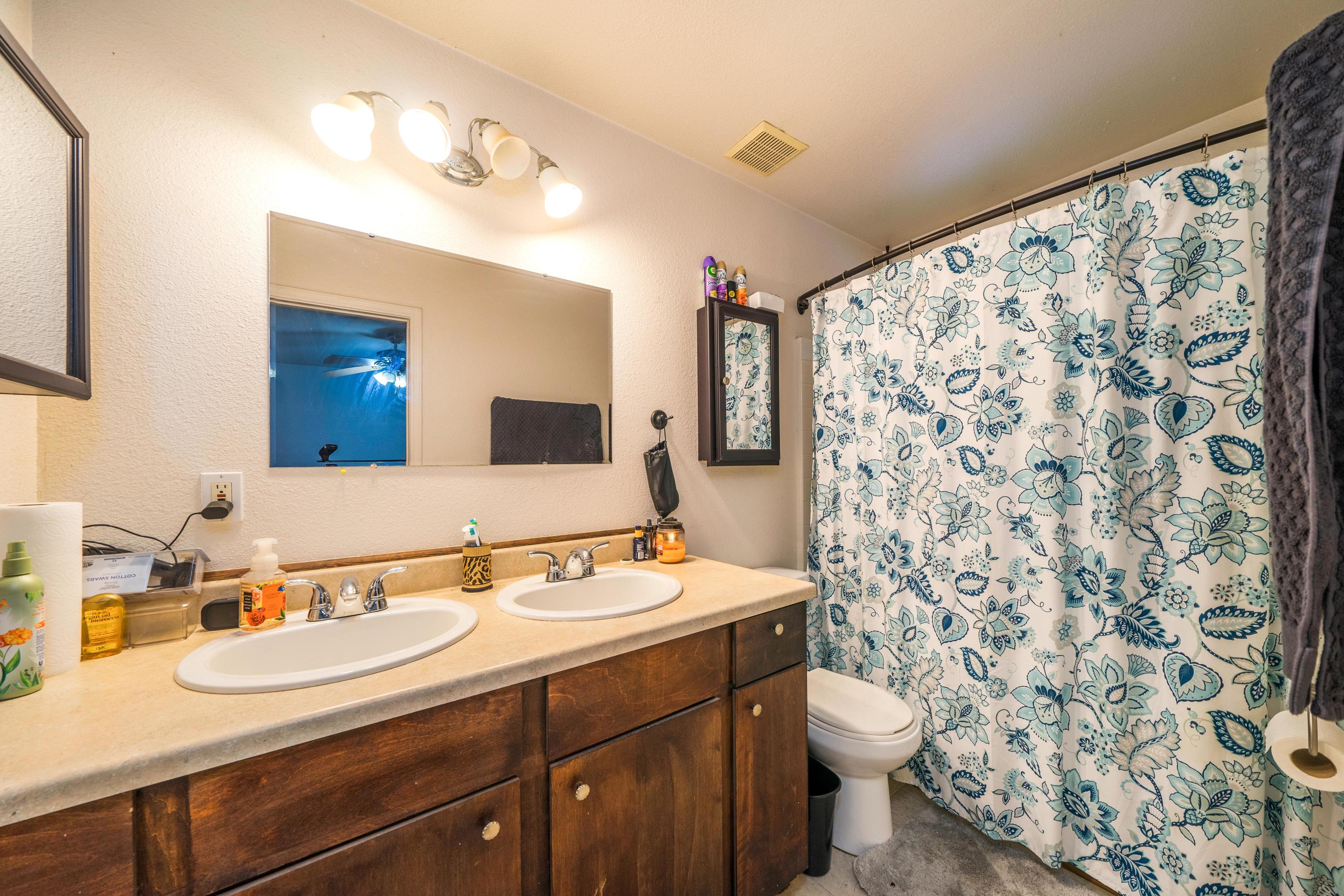 14715 Ravine Road Redding, CA 96003 - Photo 9 of 14 Master Bath