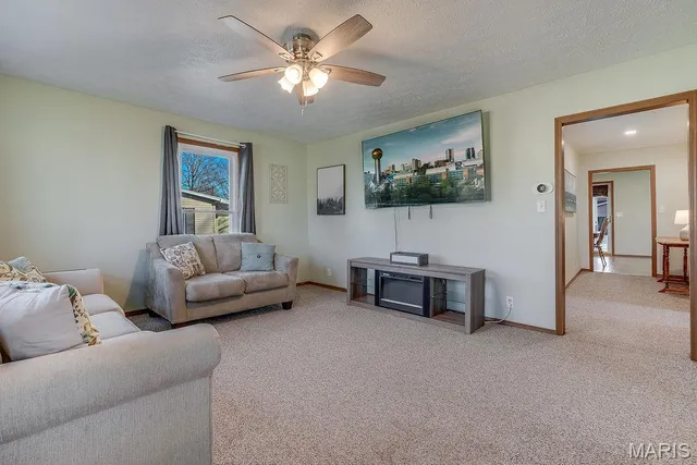 $170,000 | 812 West Mill Street, Staunton, IL 62088