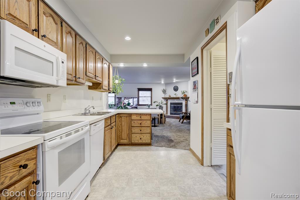 28 Maplefield Road Pleasant Ridge, MI 48069 - Photo 7 of 49