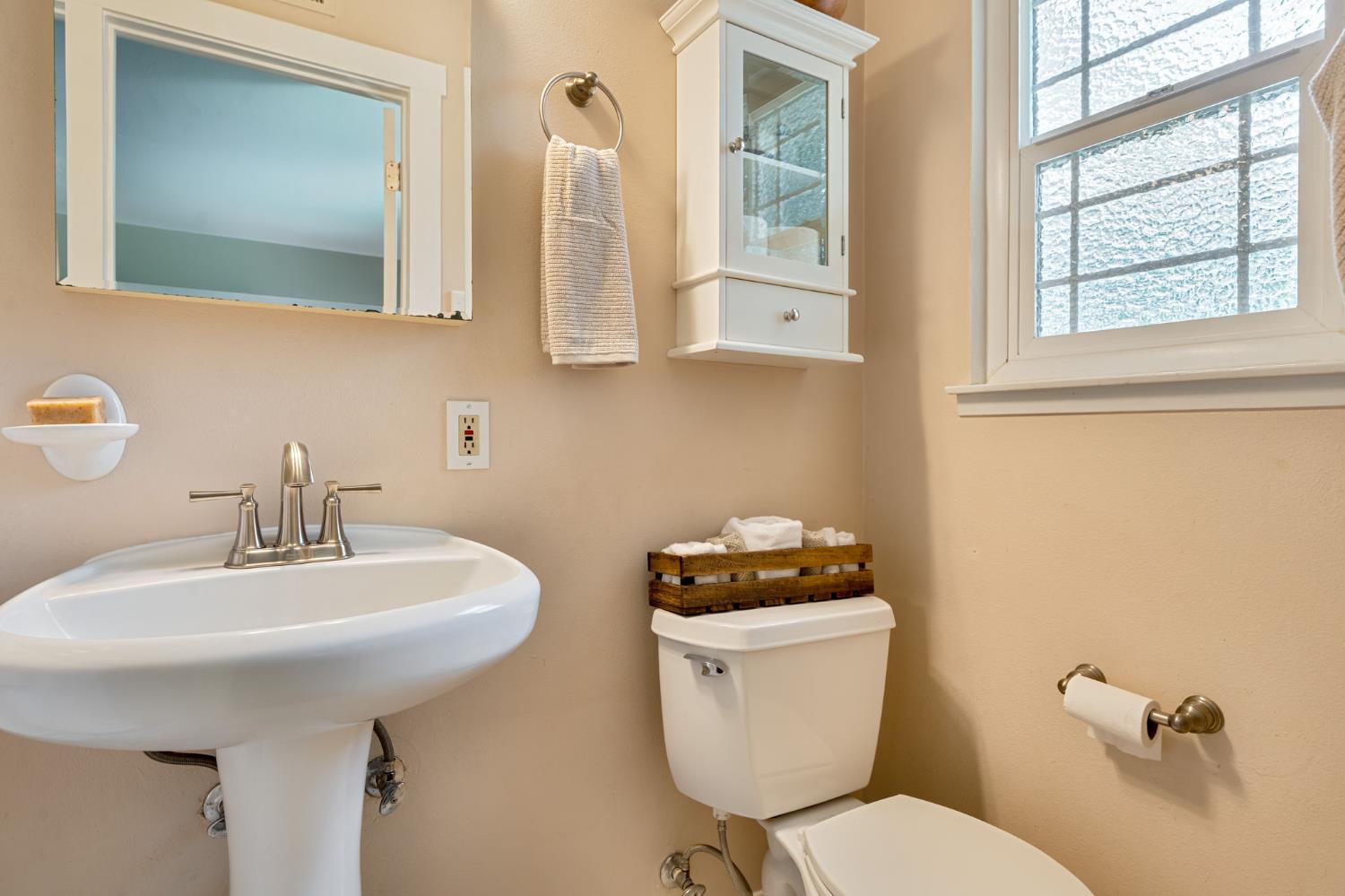 5422 Earnell Street Carmichael, CA 95608 - Photo 23 of 39 a bathroom with a toilet sink and mirror