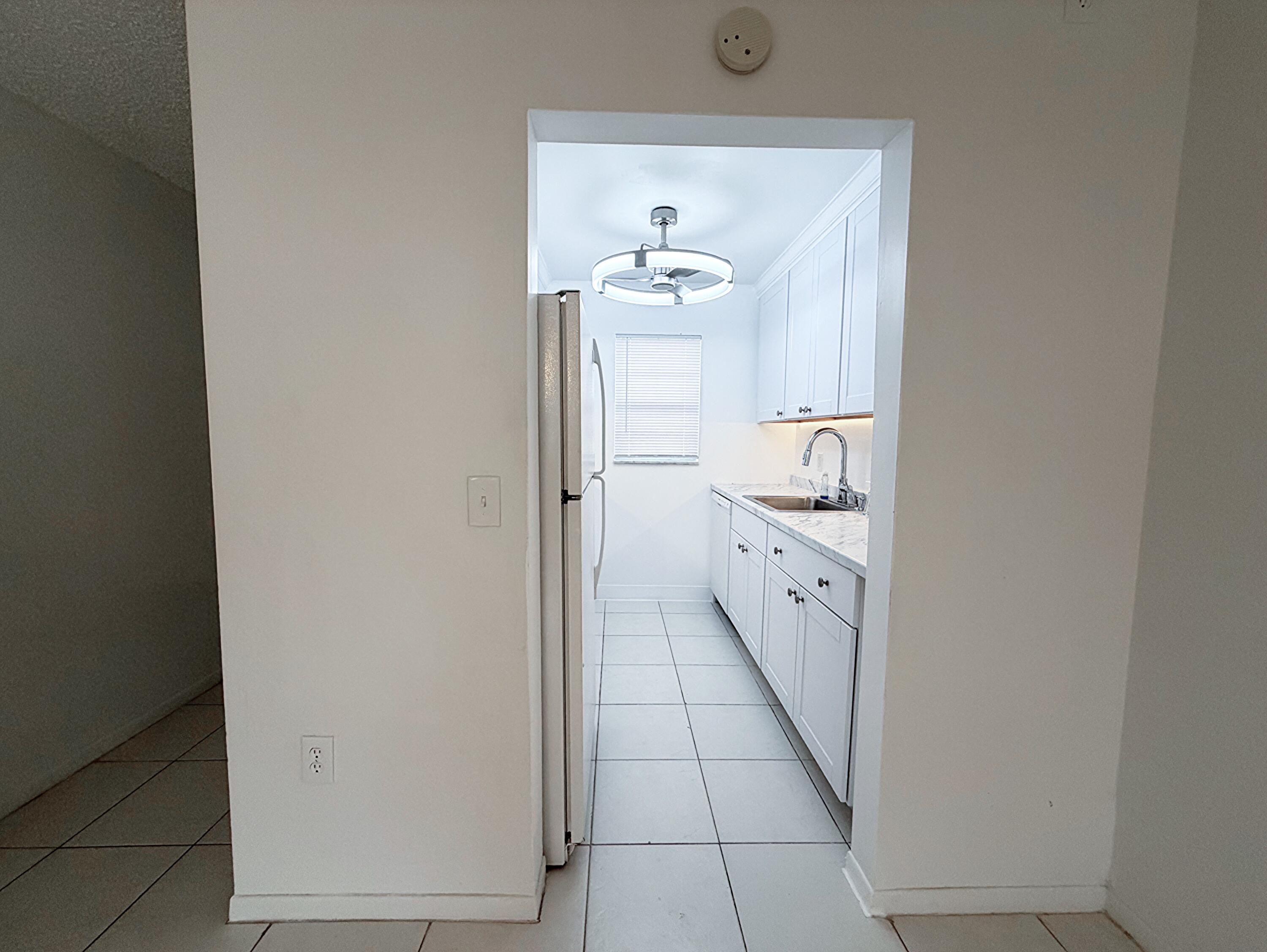 650 Southwest 2nd Avenue, Unit 2480 Boca Raton, FL 33432 - Photo 12 of 26 Kitchen (3)