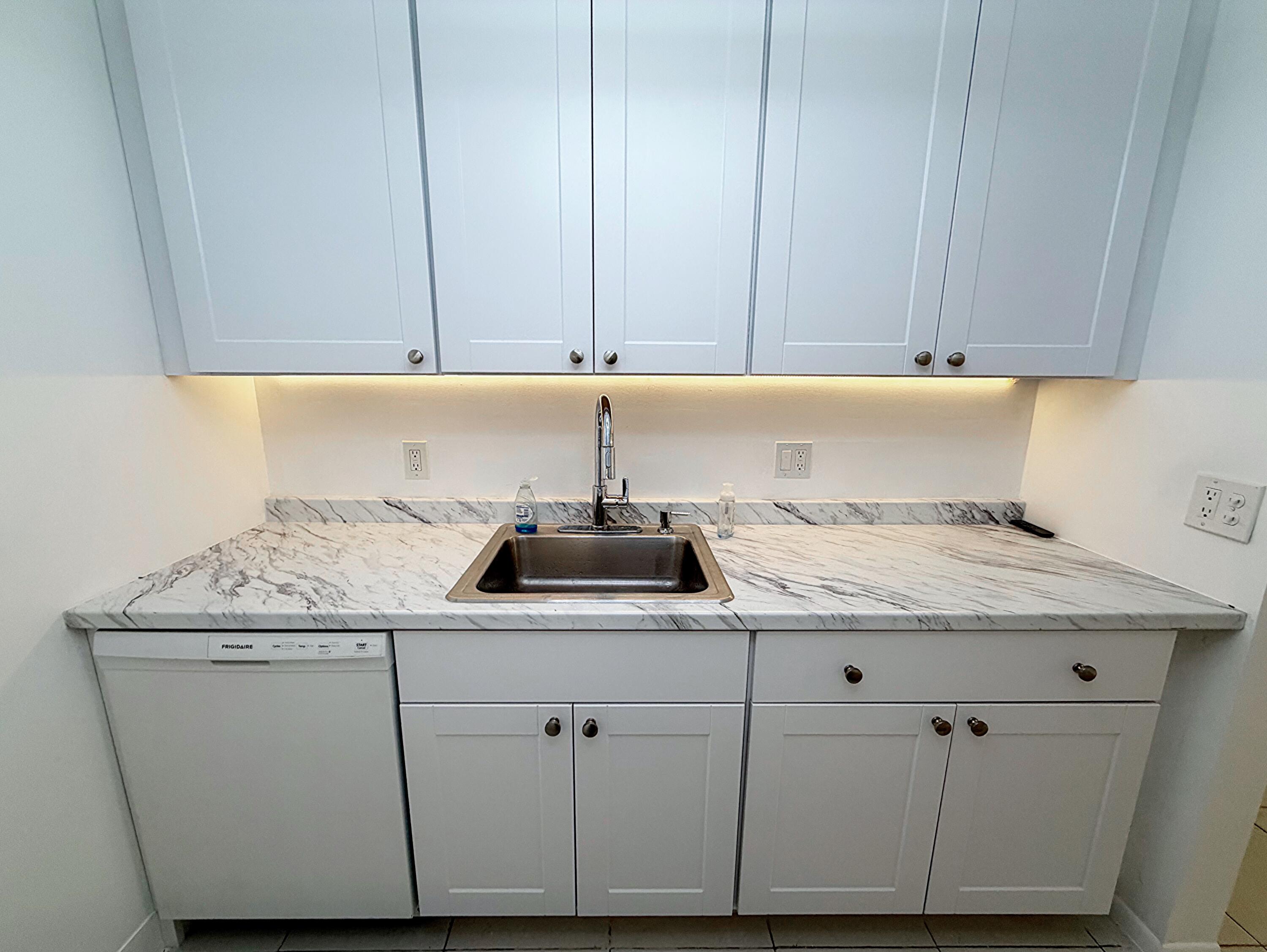 650 Southwest 2nd Avenue, Unit 2480 Boca Raton, FL 33432 - Photo 13 of 26 Kitchen (4)