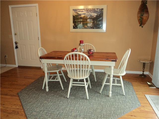 5071 Minnis Road Springfield, TN 37172 - Photo 9 of 20 Dining room with New hardwood laminate!