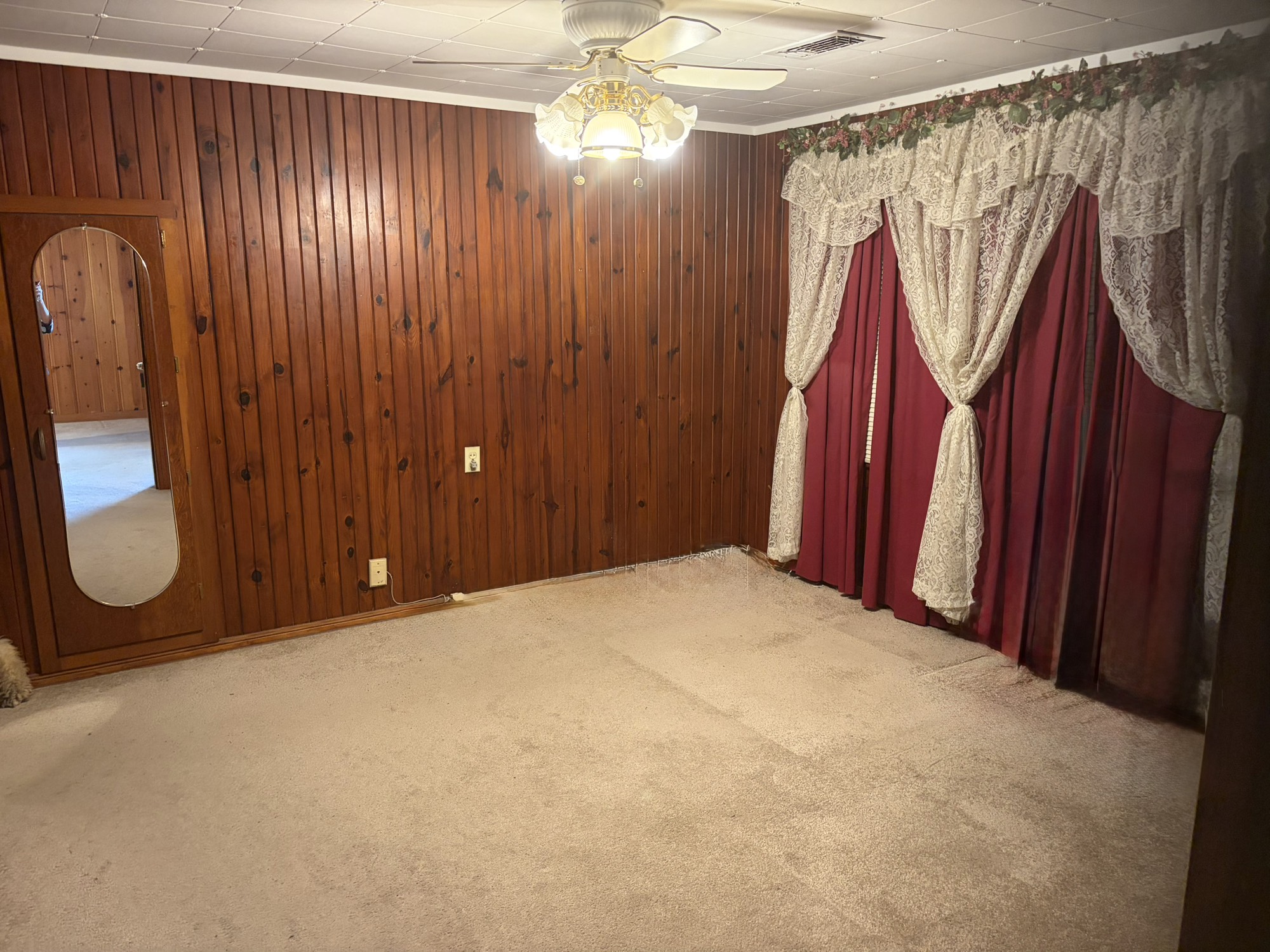 817 South Main Street Highlands, TX 77562 - Photo 6 of 17 a view of a room with clothes and shoes