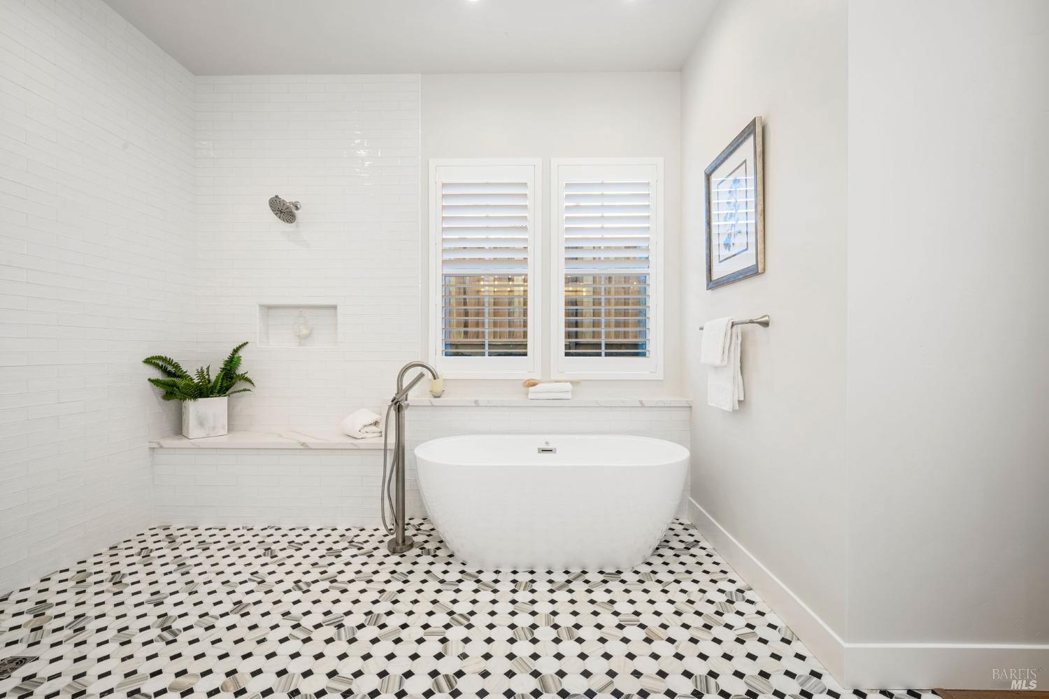 3712 Crown Hill Drive Santa Rosa, CA 95404 - Photo 46 of 71 Nice retreat to soak and relax