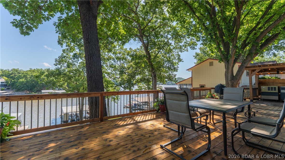 701 Graham Point Camdenton, MO 65020 - Photo 2 of 37