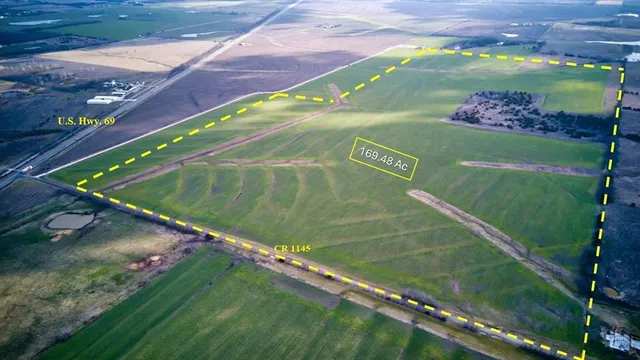 a view of a golf course