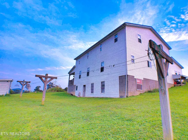 $645,000 | 1139 Deer Lodge Highway, Sunbright, TN 37872