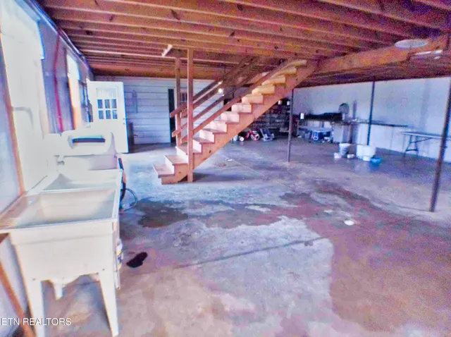 $645,000 | 1139 Deer Lodge Highway, Sunbright, TN 37872