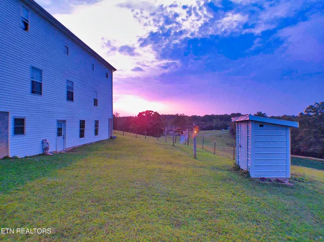 $645,000 | 1139 Deer Lodge Highway, Sunbright, TN 37872