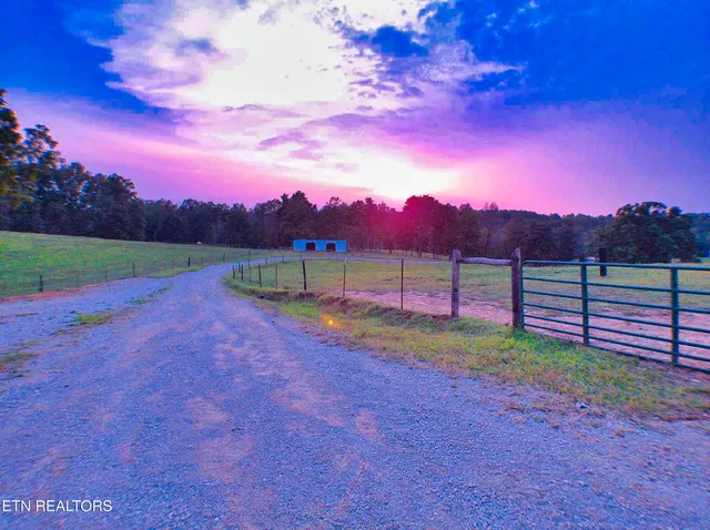 $645,000 | 1139 Deer Lodge Highway, Sunbright, TN 37872