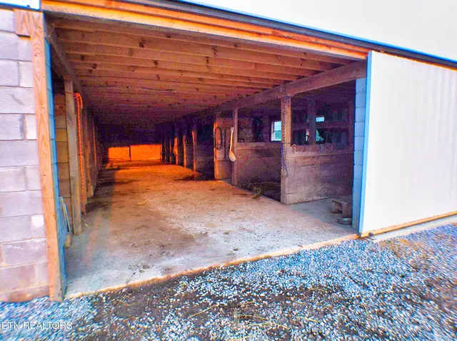 $645,000 | 1139 Deer Lodge Highway, Sunbright, TN 37872