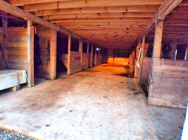 $645,000 | 1139 Deer Lodge Highway, Sunbright, TN 37872