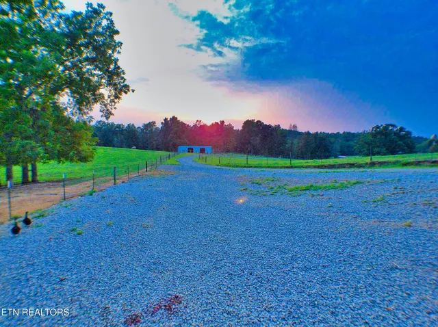 $645,000 | 1139 Deer Lodge Highway, Sunbright, TN 37872