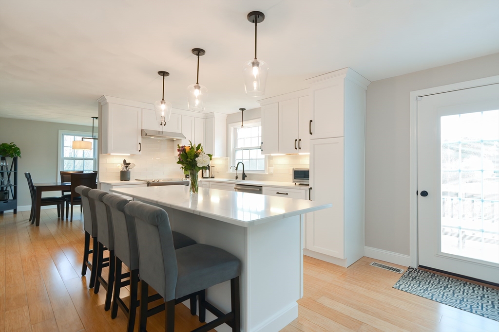 61 Powers Road Littleton, MA 01460 - Photo 6 of 42 Gallery Image 6